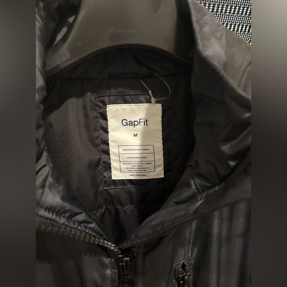 GapFit Recycled Padded Parka Camo color - Picture 5 of 7